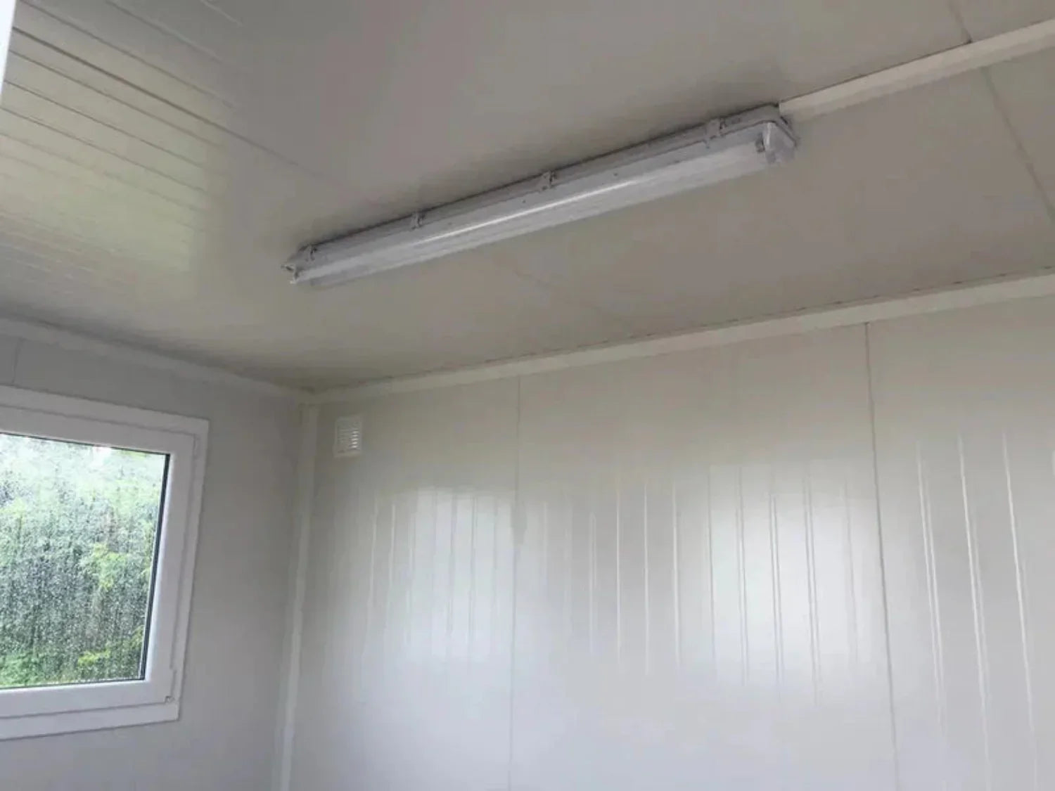 Bürocontainer. 3,50 × 2,20m