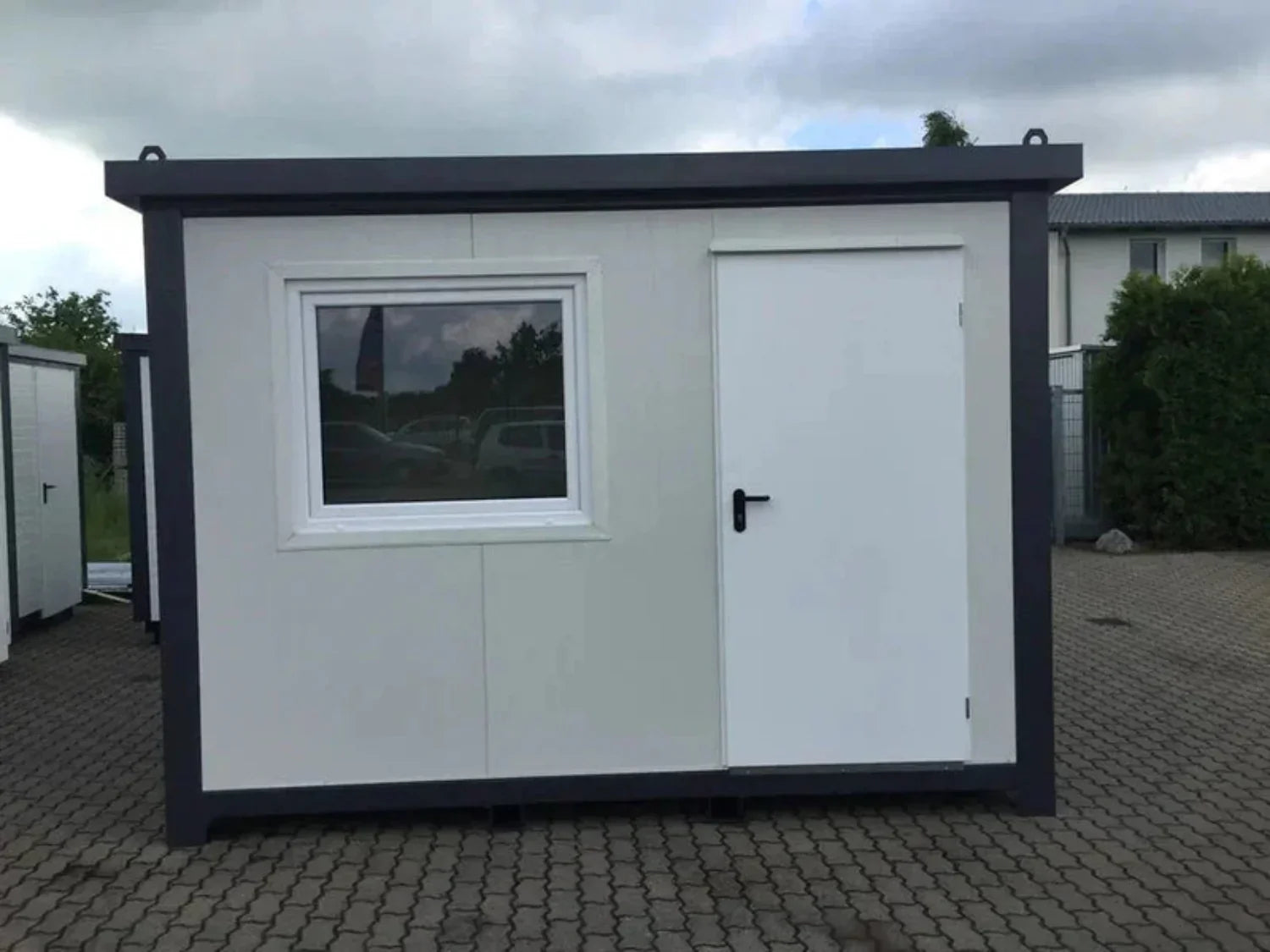 Bürocontainer. 3,50 × 2,20m