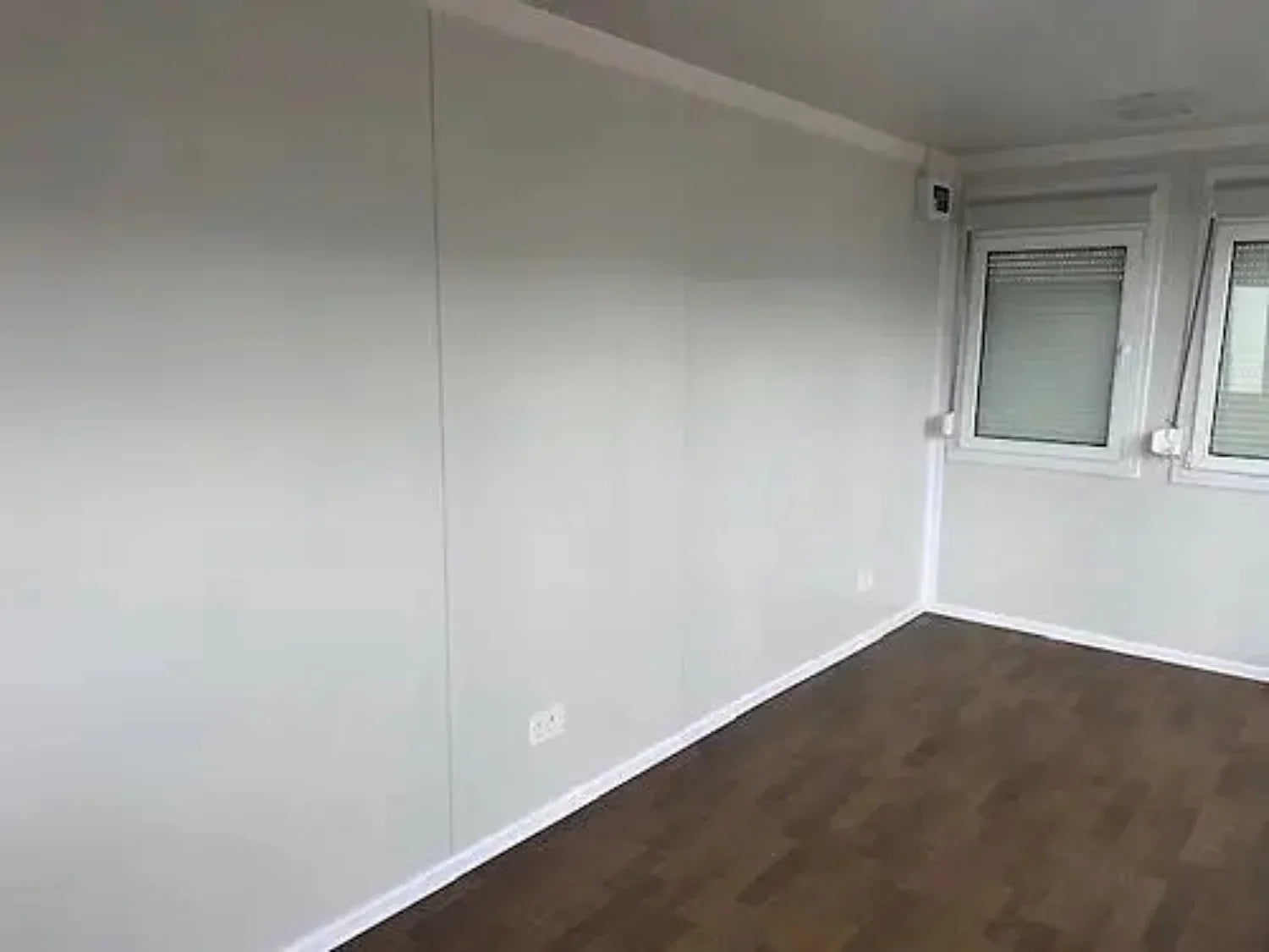 Bürocontainer mit Panoramafenstern (mobil & tragbar)