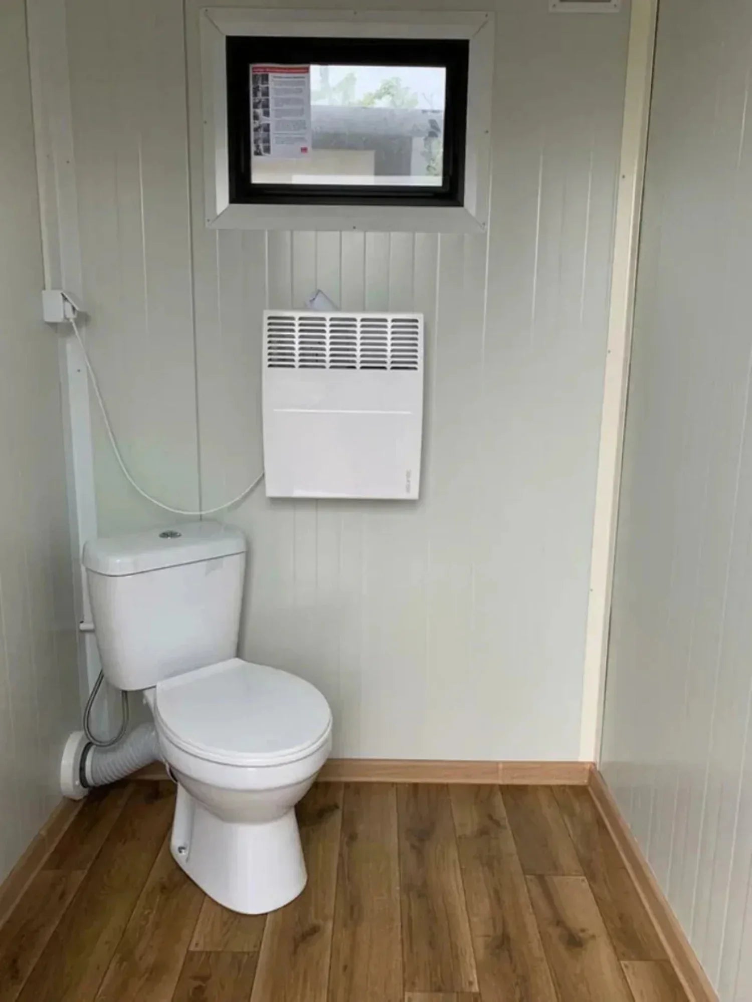 Doppelter Sanitärcontainer mit Abwassertank – WC-Container mit integriertem Fäkalientank
