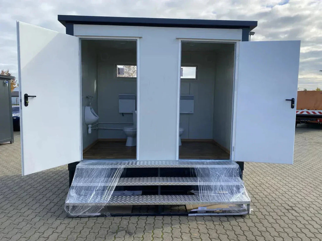 Doppelter Sanitärcontainer mit Abwassertank (weiß) – WC-Container mit integriertem Fäkalientank