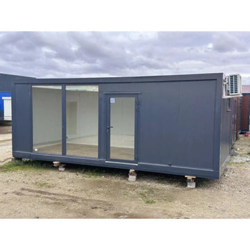 Hochcontainer 7 × 3 m – mit großen Vitrinen, Klimaanlage und Badezimmer