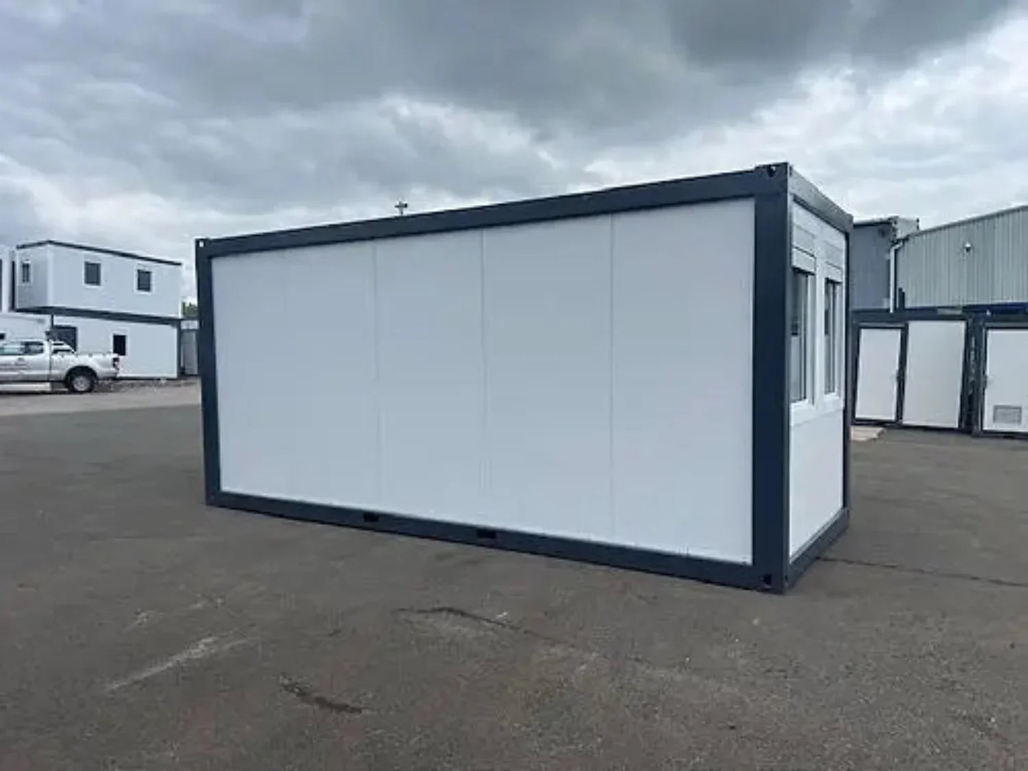 Bürocontainer mit Panoramafenstern (mobil & tragbar)