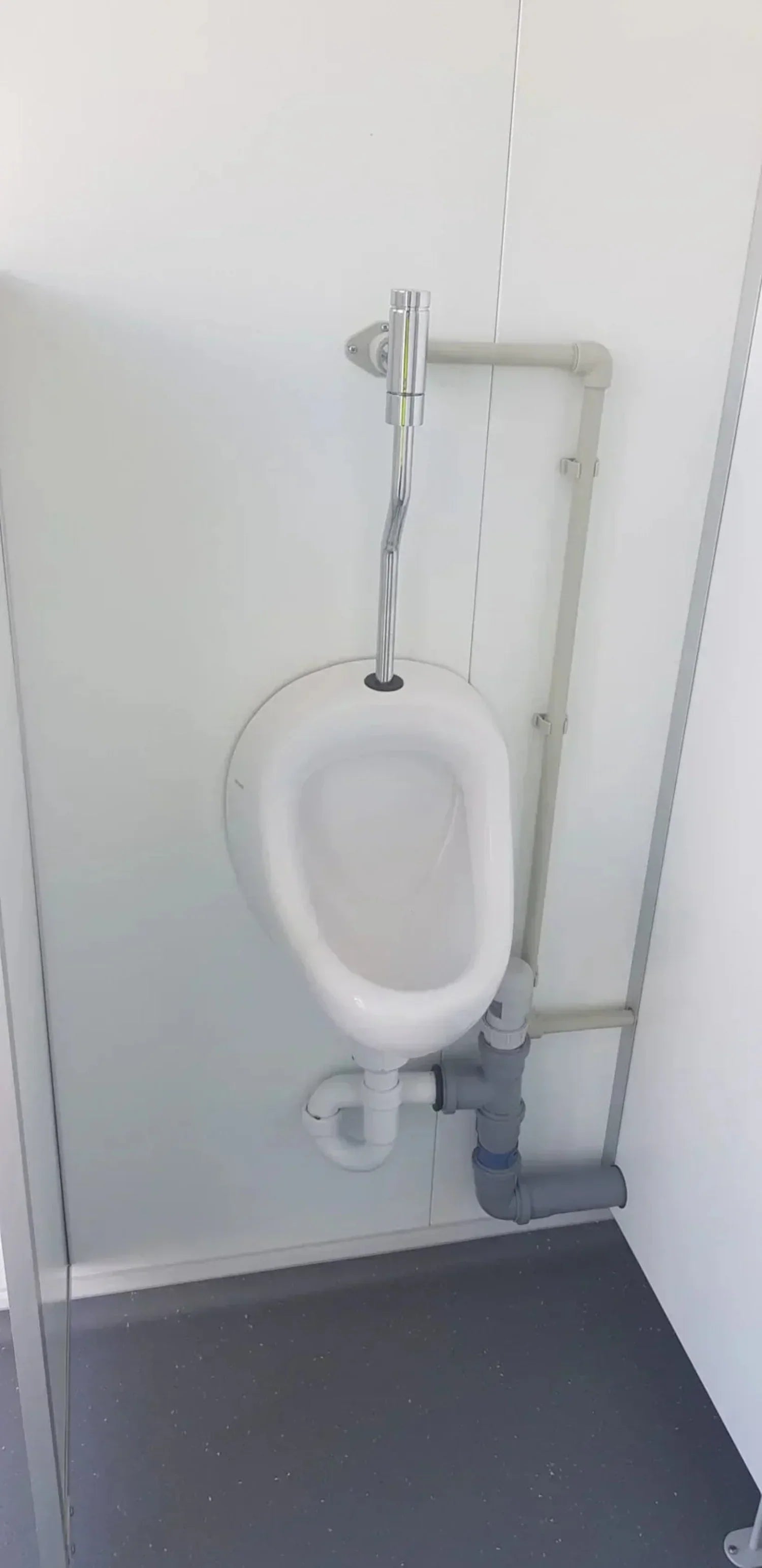 Modul 10′ Sanitärinstallationen (WC/Urinir/Dusche/Waschbecken) + Verkleidung