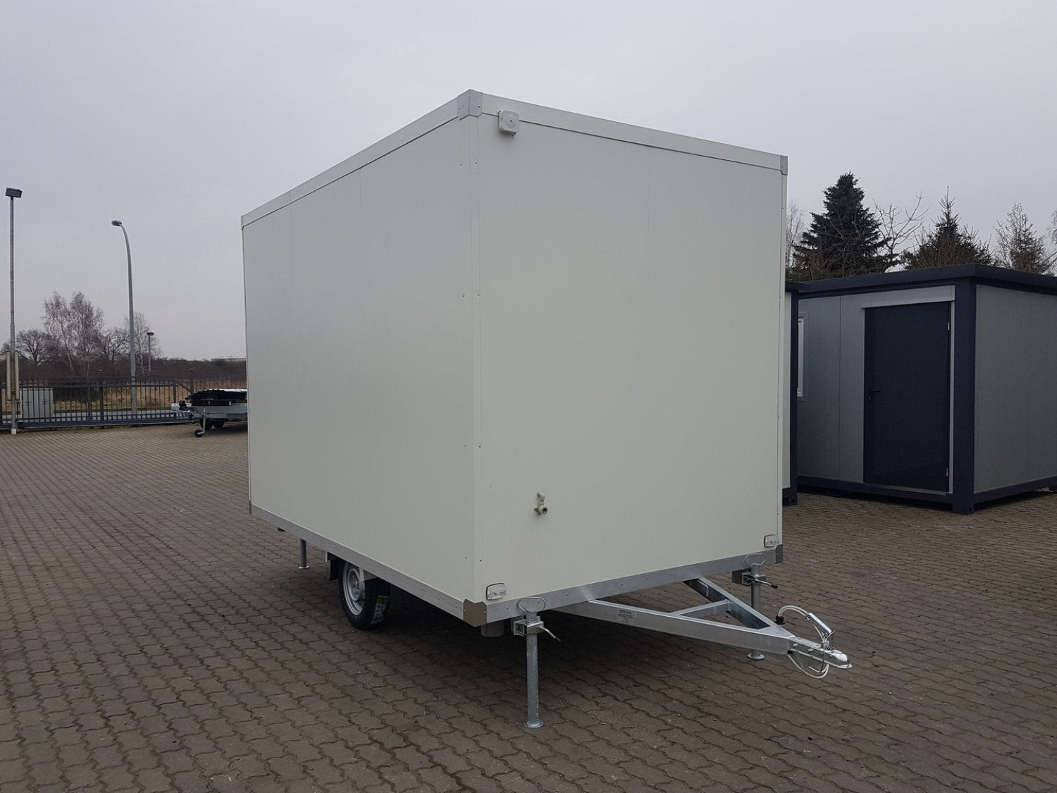 Toilettenwagen mit Doppel-WC 3,50x2M 750KG