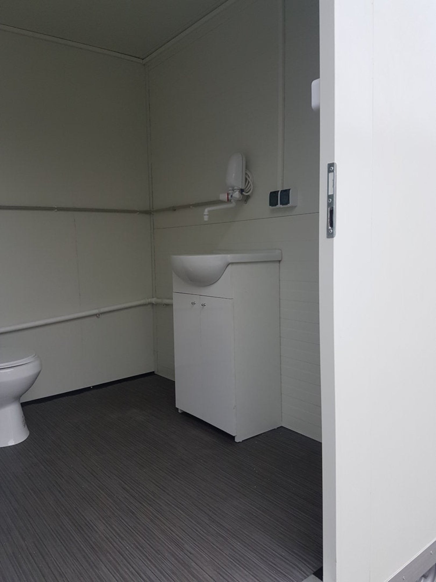 Toilettenwagen mit Doppel-WC 3,50x2M 750KG