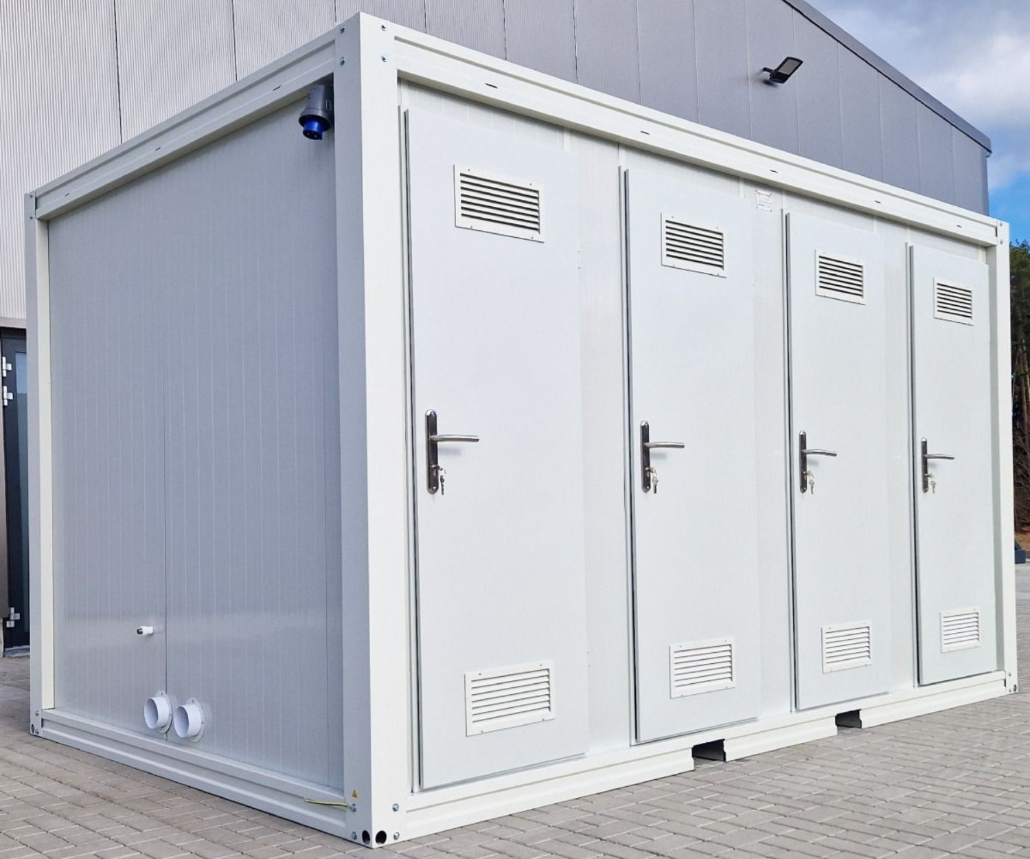 XXL Toilettencontainer mit 8 Kabinen für Veranstaltungen