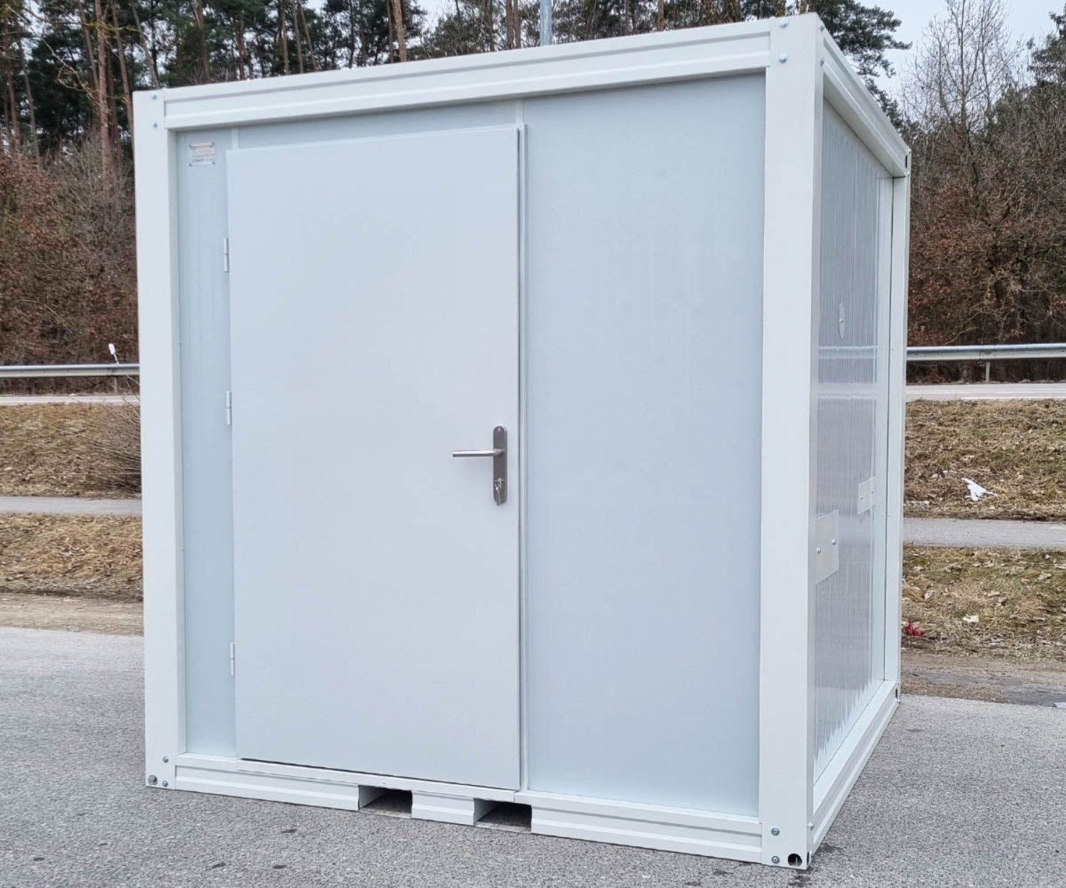Behinderten Toilette - WC Container mit Rampe - barrierefrei