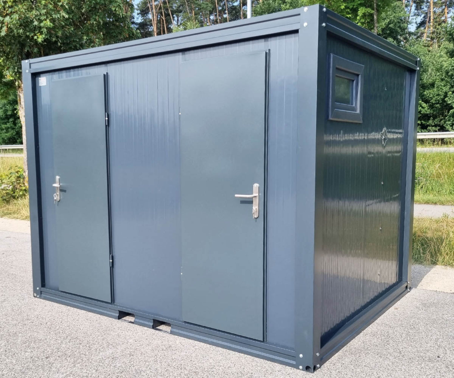 3 m PREMIUM Toilettencontainer – Doppelkabine für Damen und Herren