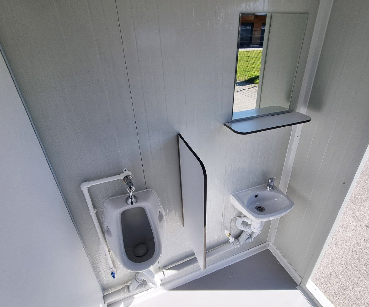 3 m PREMIUM Toilettencontainer – Doppelkabine für Damen und Herren