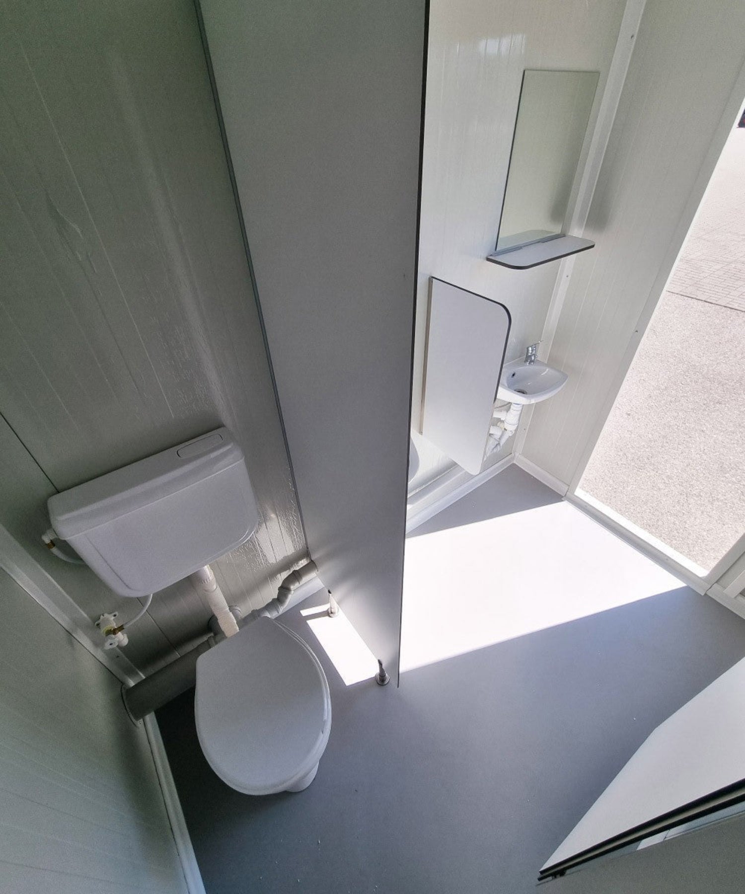3 m PREMIUM Toilettencontainer – Doppelkabine für Damen und Herren